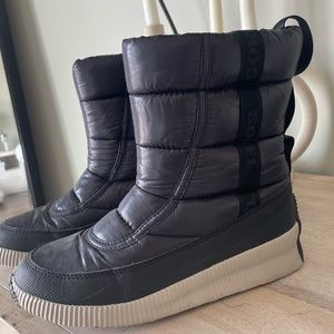 Sorel puffy mid boot